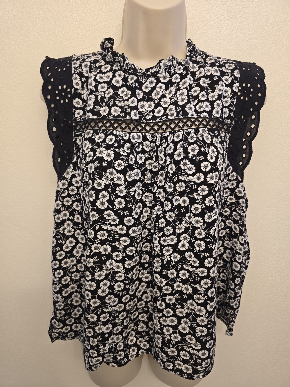 EUC LOFT Black & White Floral Eyelet-Trim Sleeveless Blouse
